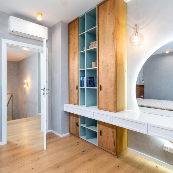 Тоалетка с библиотека цвят мента