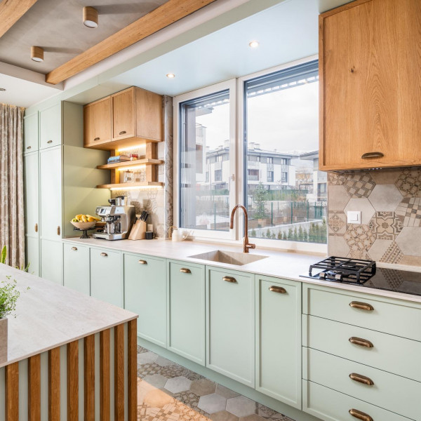 Кухня в джапанди стил и цвят мента