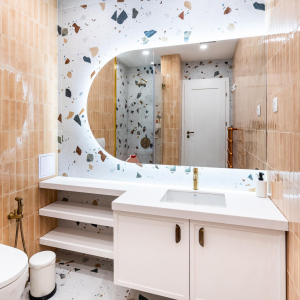 Детска баня жълти плочки