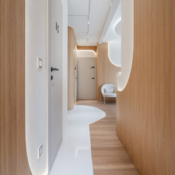 Коридор към предверие козметичен салон