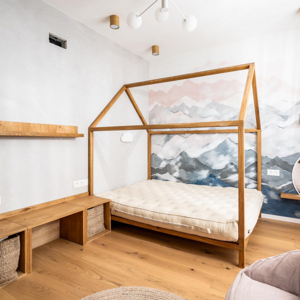 Детска стая момиче вълнен матрак легло къща