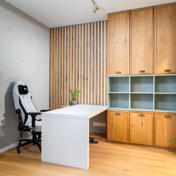 Кабинет домашен офис дърво